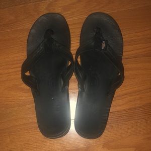 Black thick strap rainbows.